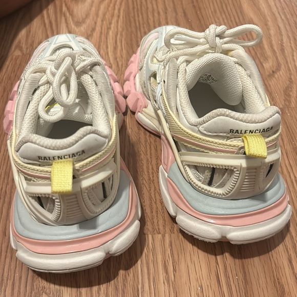 Kids Balenciaga (Lilgirl) worn 3times in condition doesn’t come with box or bag